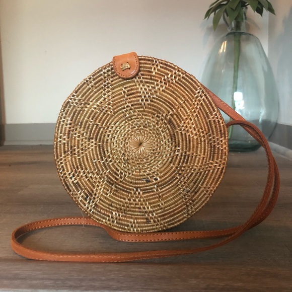 Handbags - Round Rattan Straw Crossbody